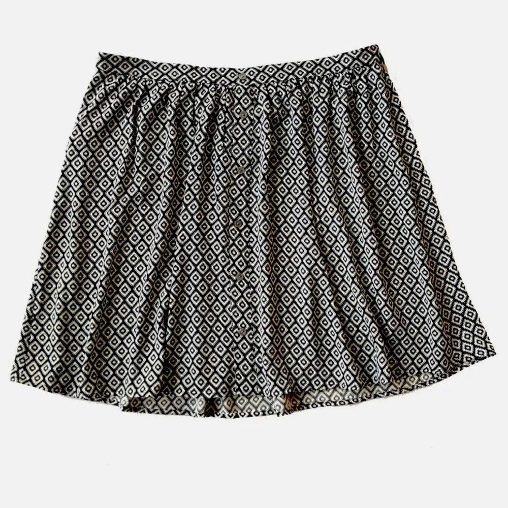 LOFT ✨️ Women’s White and Black Mini Skirt Size 2P